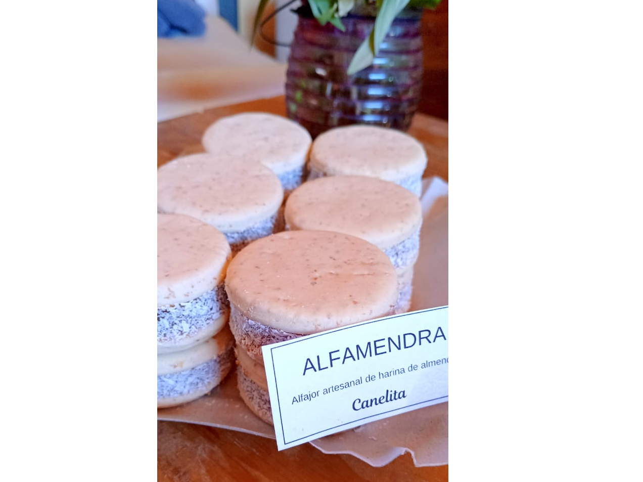 Alfajores integrales con Masa de Almendra y dulce de leche x 12uni