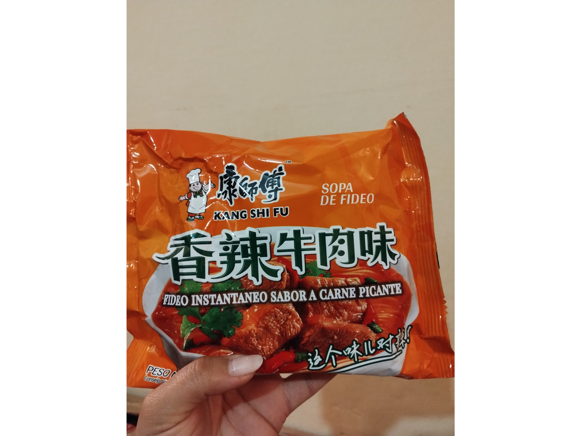 Fideo instantáneo sabor a carne picante