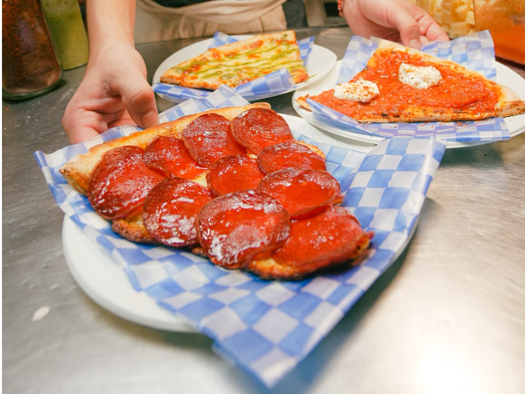 Slice Peperoni con miel y siracha