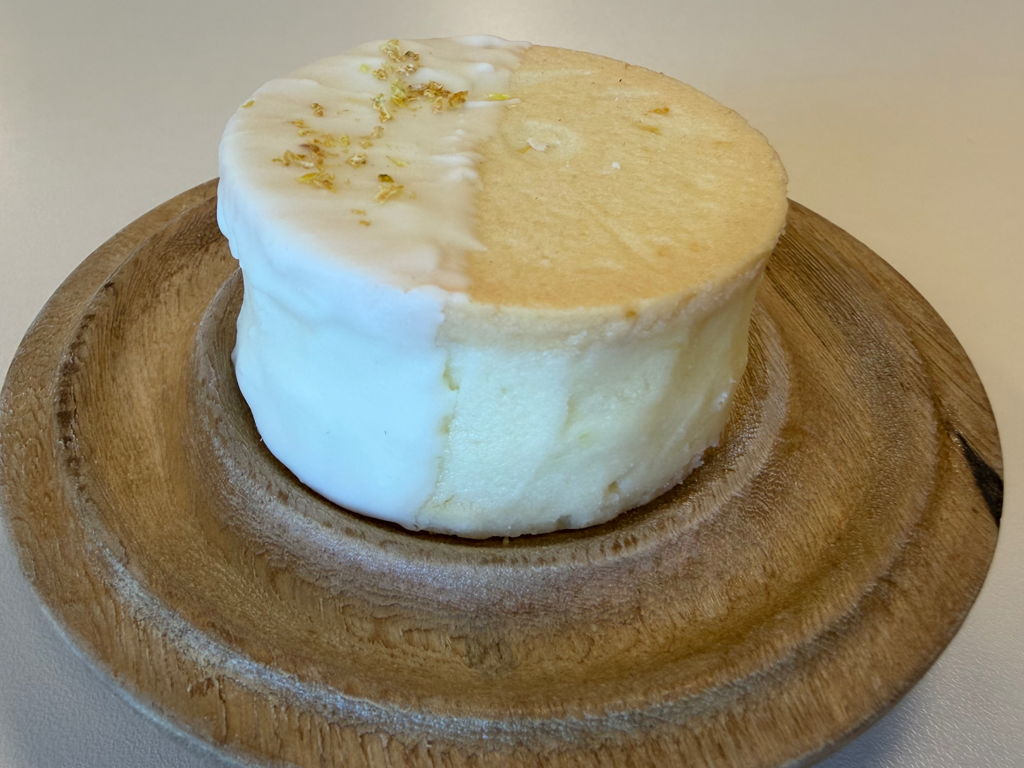 Alfajor de limón y frutos rojos