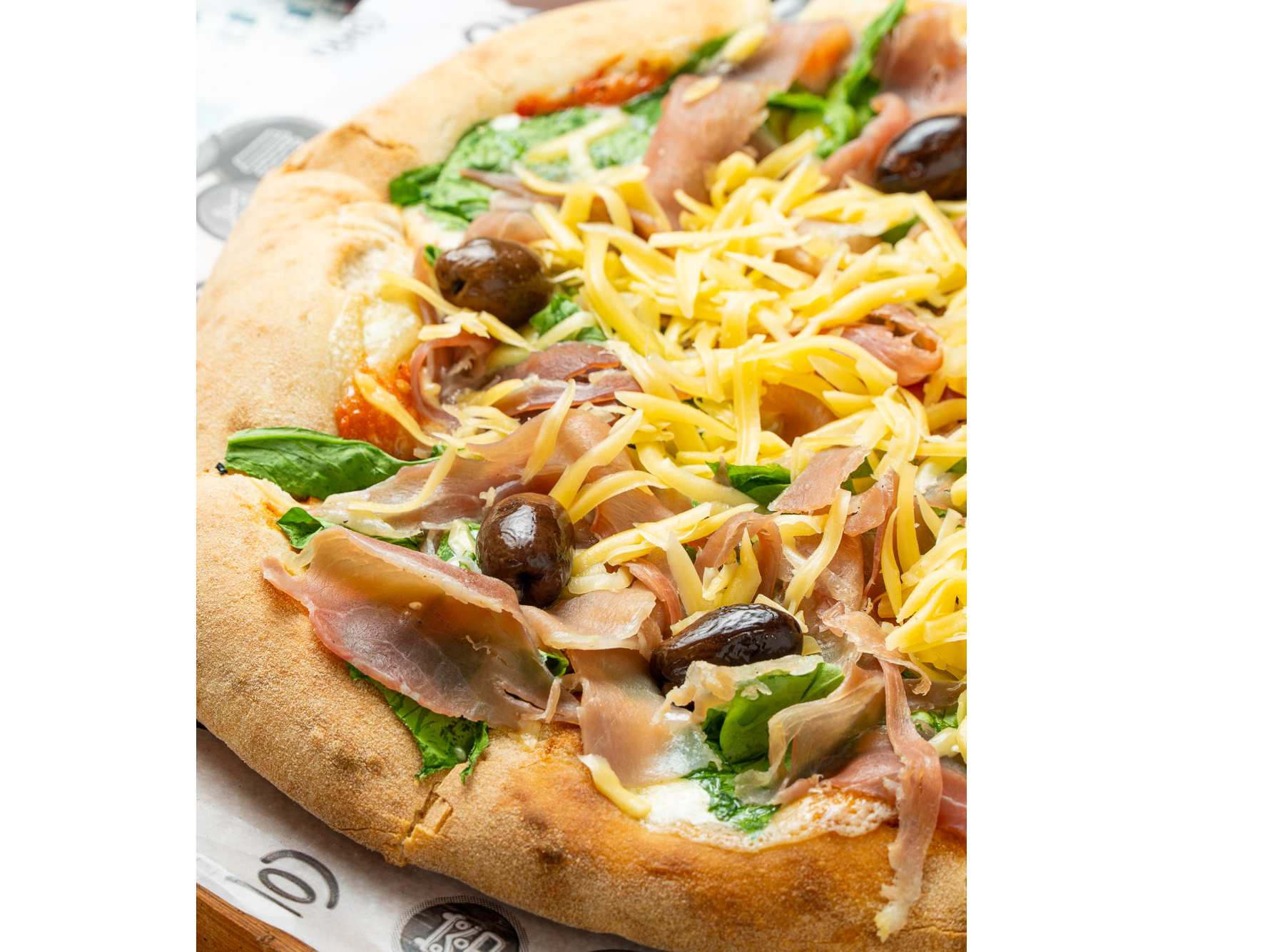 Pizza de rùcula y crudo