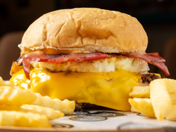 Ovo burger+papas+latita de REGALO