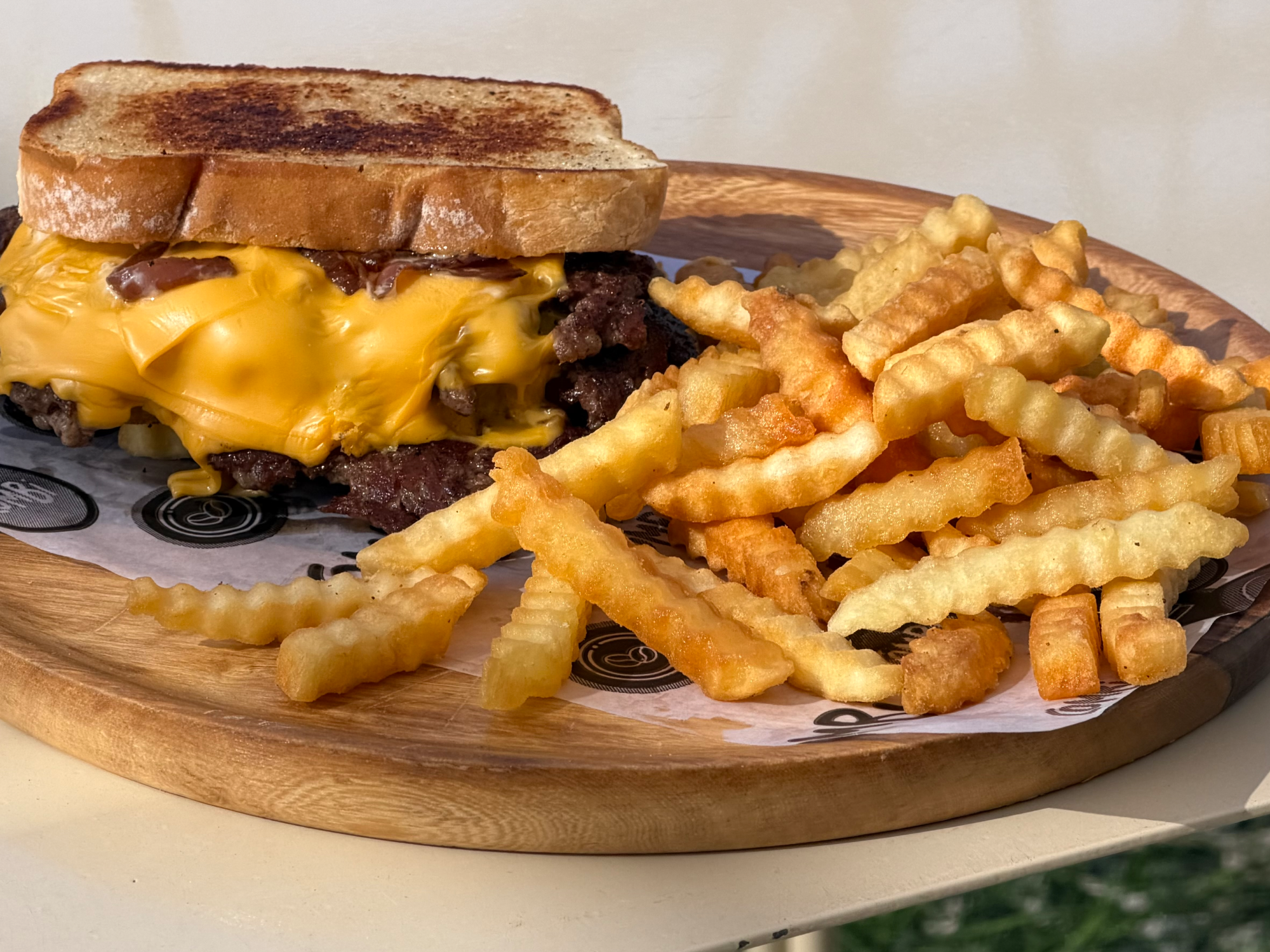 Burger Melt + Papas + Latita de Regalo