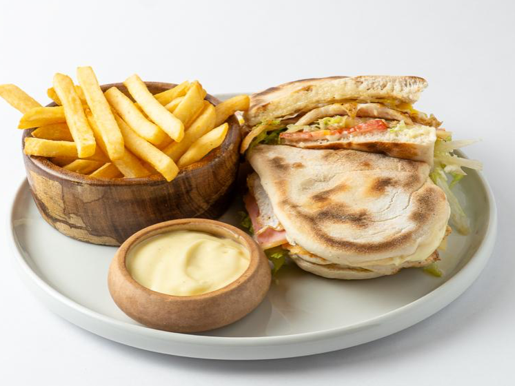 Lomo de pollo pan de la casa
