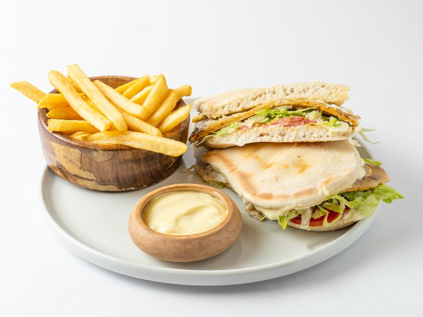 Lomo Vegetariano pan de la casa con mayo de PALTA