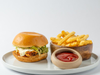 Burger pollo crispy + Papas + Latita de Regalo