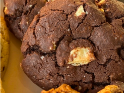 Cookie de cacao con  chip de chocolate blanco SIN T.A.C.C