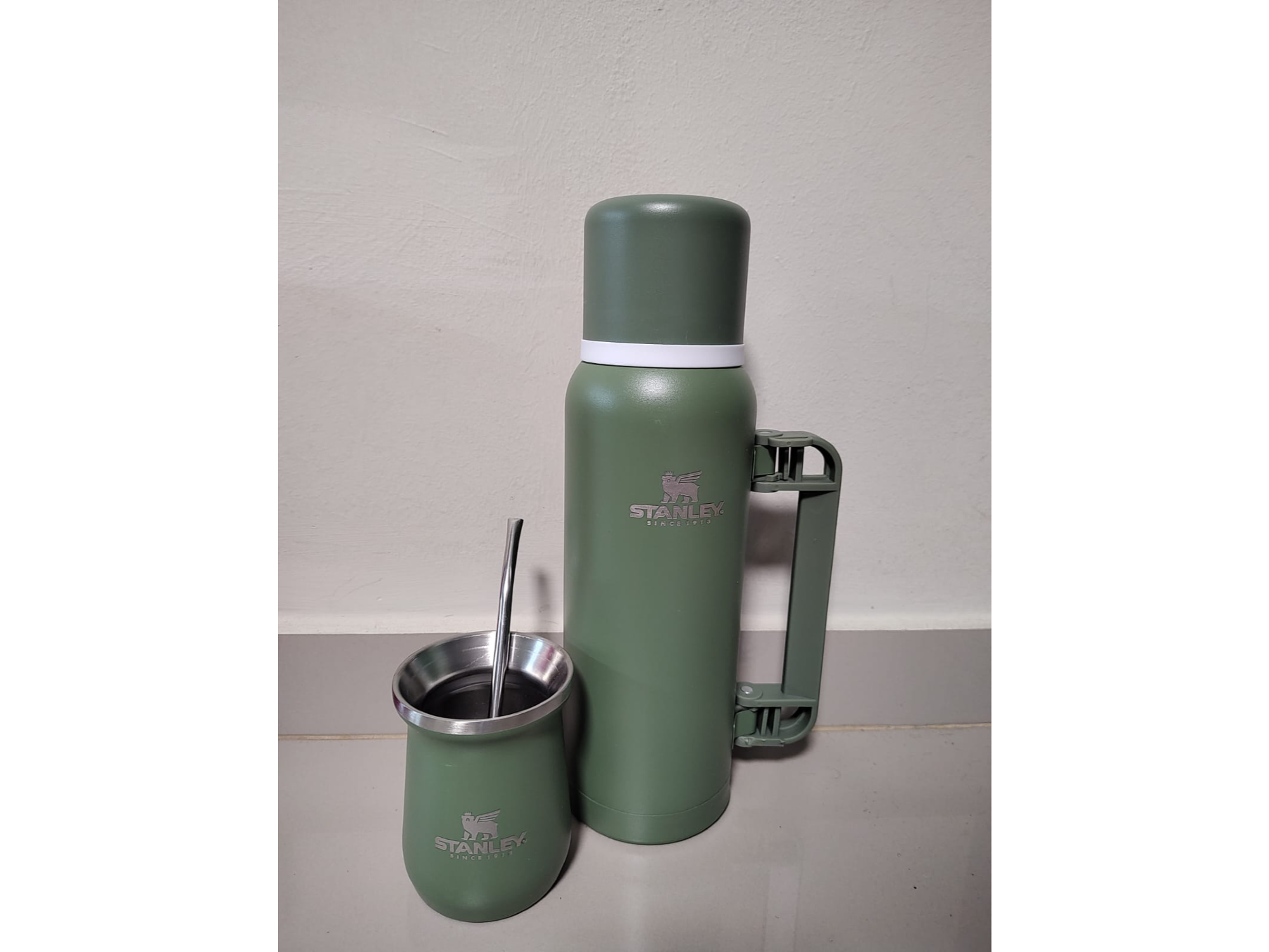 Termo de acero 1 lts, mate y bombilla (Réplicas)