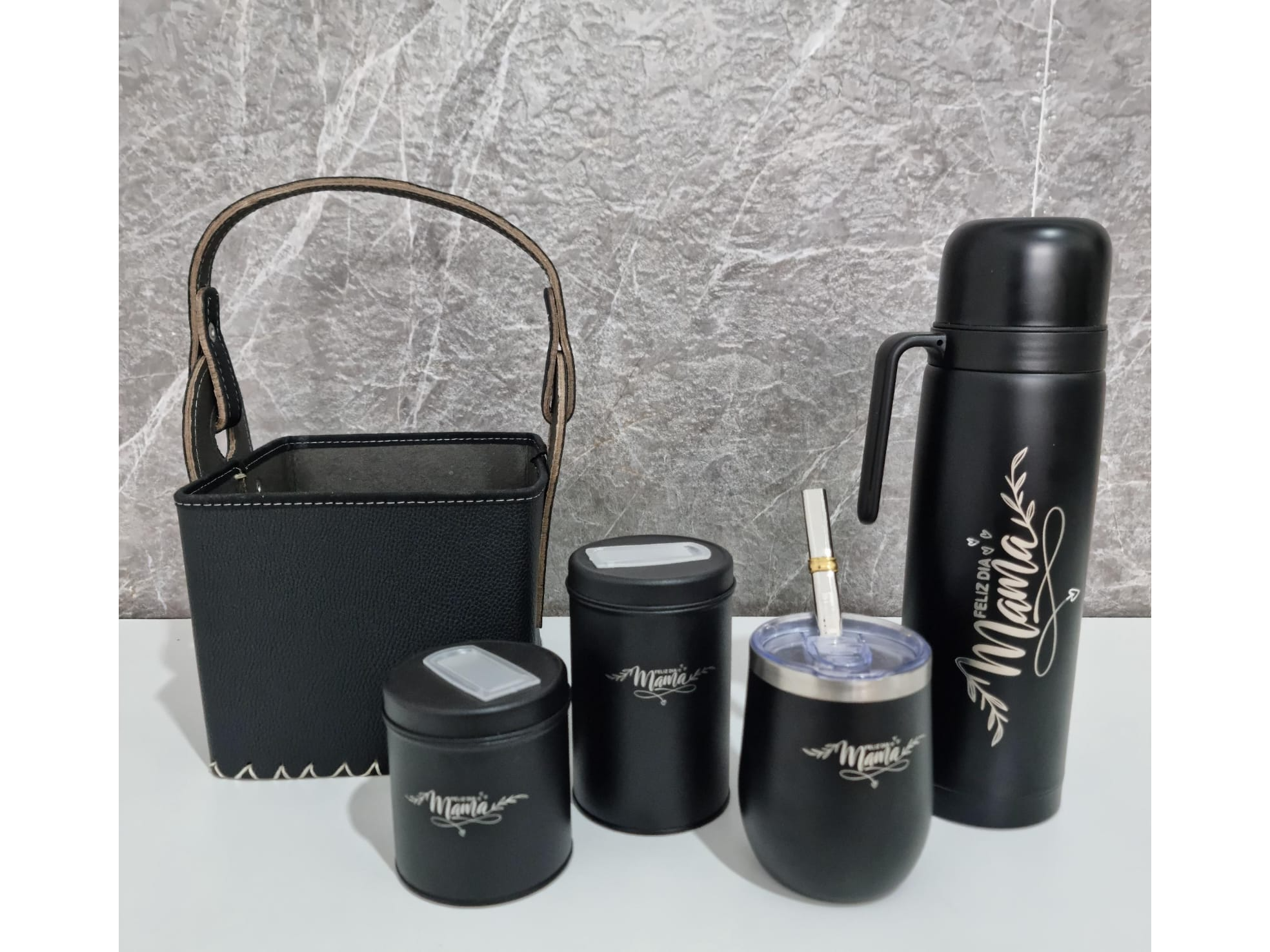Combo matero, Termo, mate, bombilla, latas y canasta matera. Todo con grabado laser "Feliz día mamá"