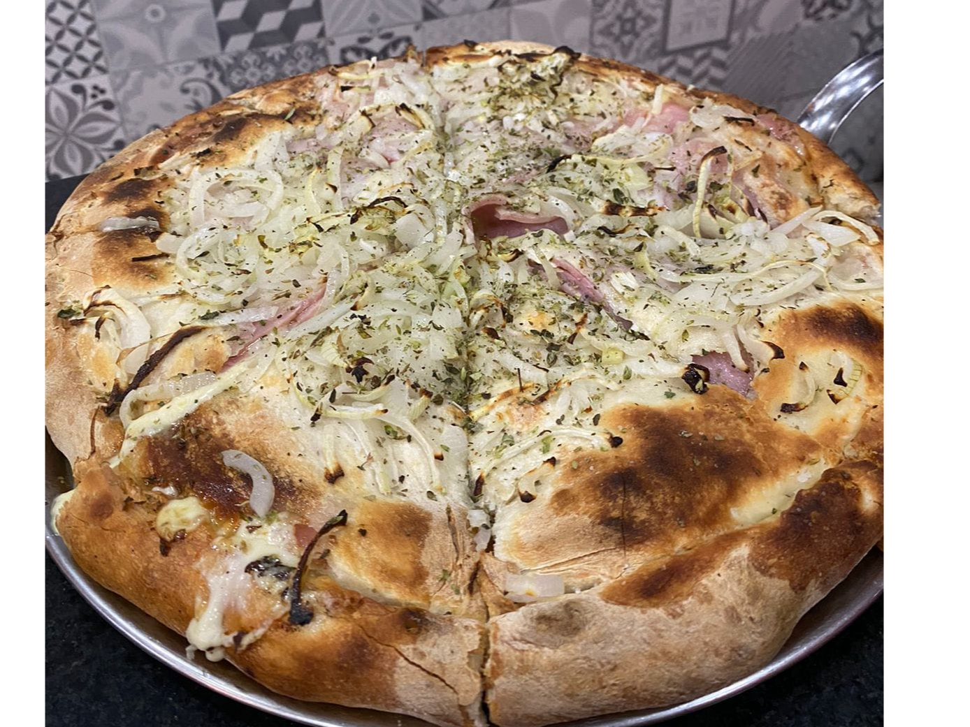 Fugazzeta con jamón y queso