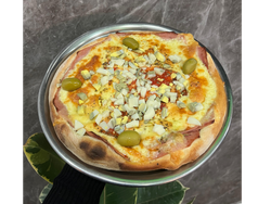 Muzzarella con jamón y huevo duro
