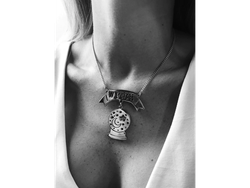 Collar Witch (cuatromusas)