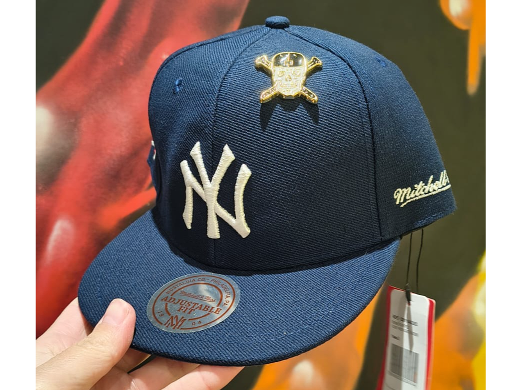 New era con pin 25