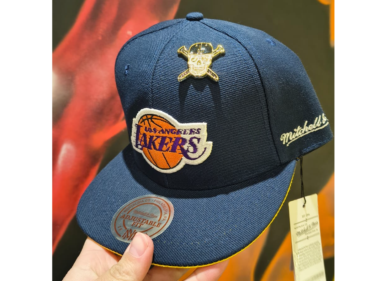 Lakers con pin 27