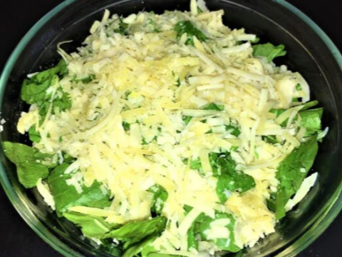 RUCULA CON QUESO PARMESANO