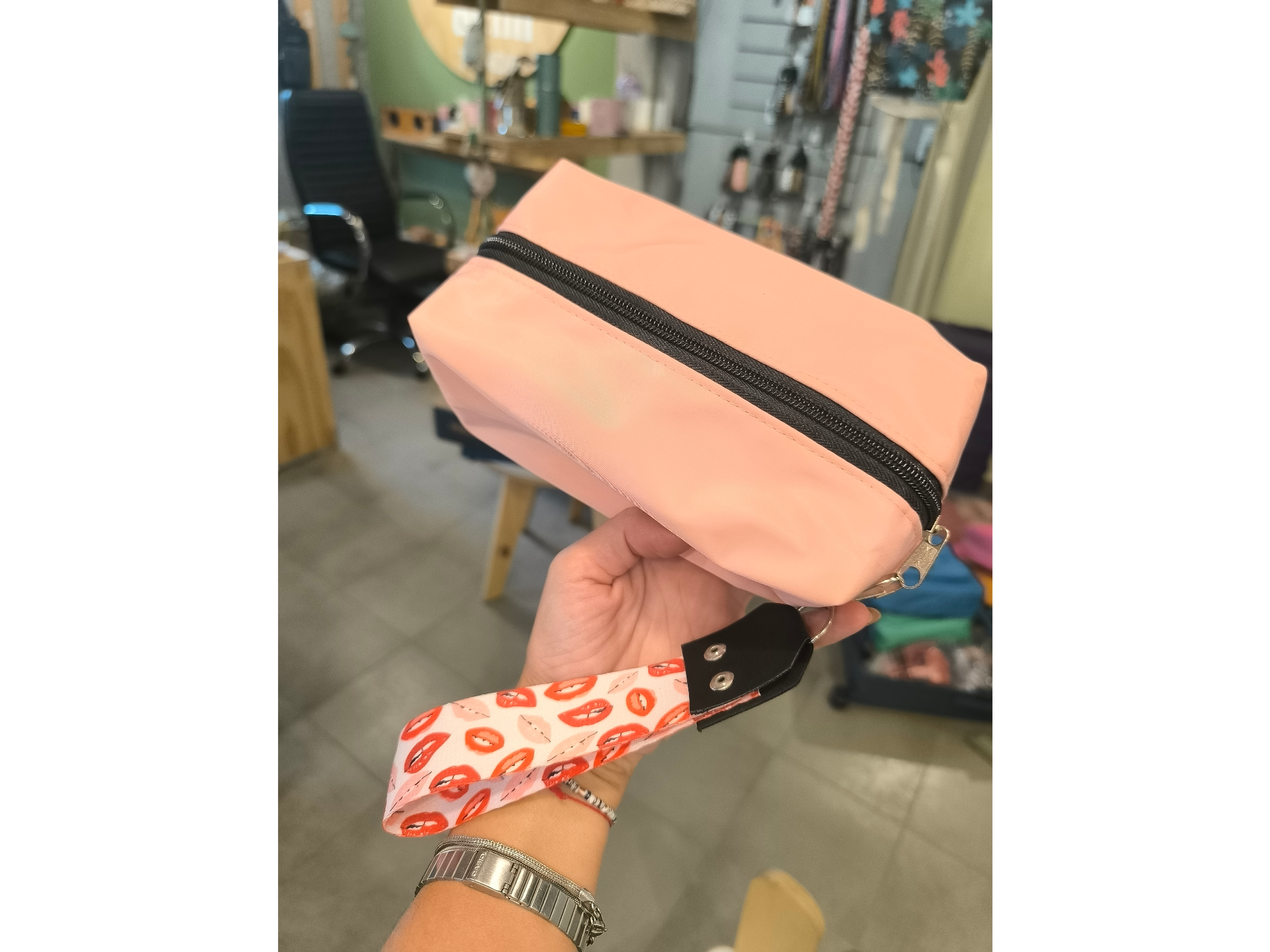 cartuchera con llavero pink