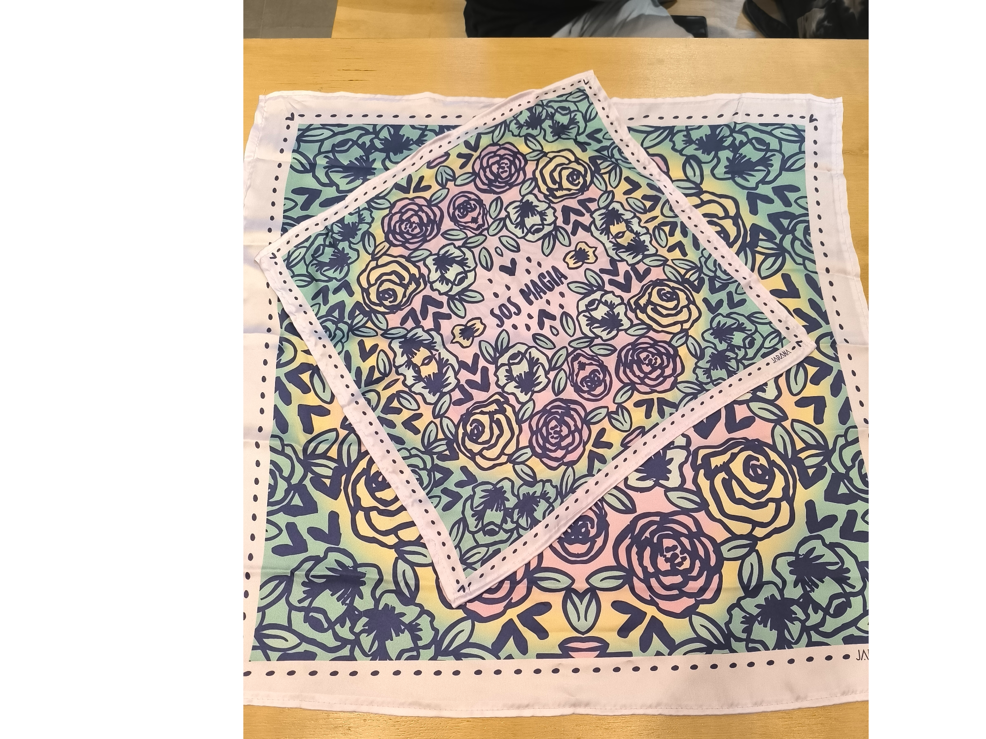 Pañuelo de seda SOS MAGIA grande