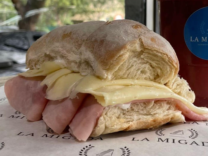 Petit de Ternera y Queso c/ pan de Campo y Verduras