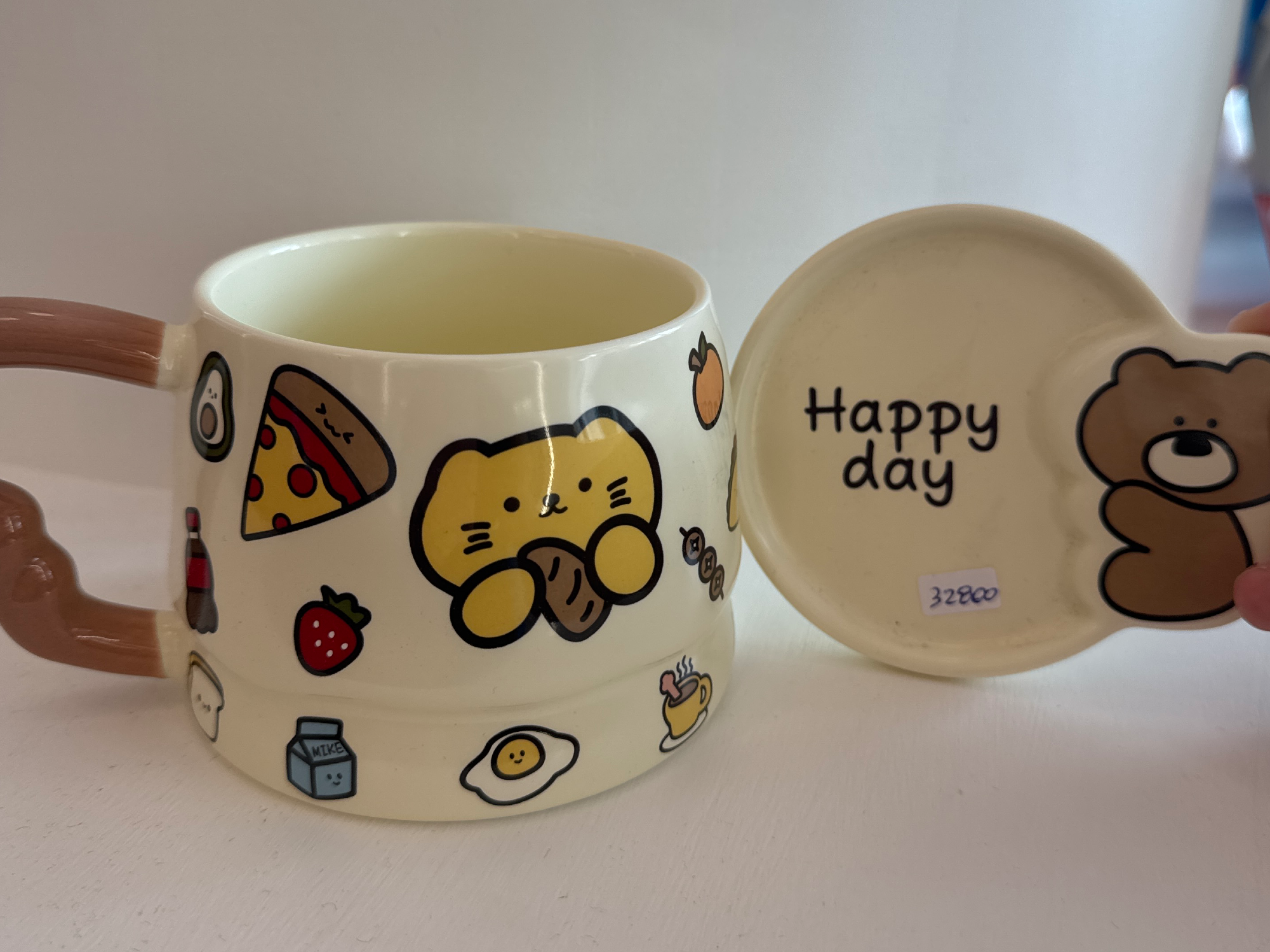 Taza importada con porta saquito