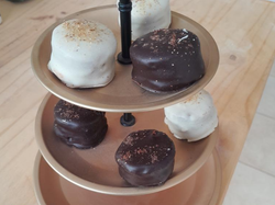 Mini alfajores del monte (bañados en chocolate)