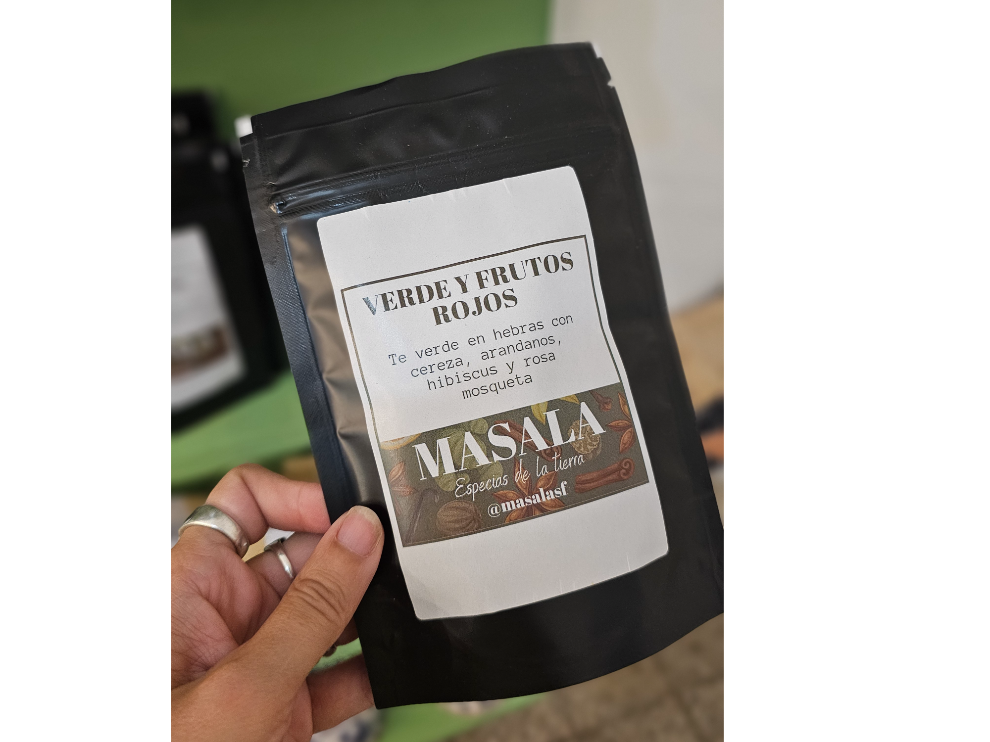 Verde y frutos rojos