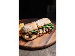 1 Entre Pan Entrañita + Papas + 1 Lata de Gaseosa