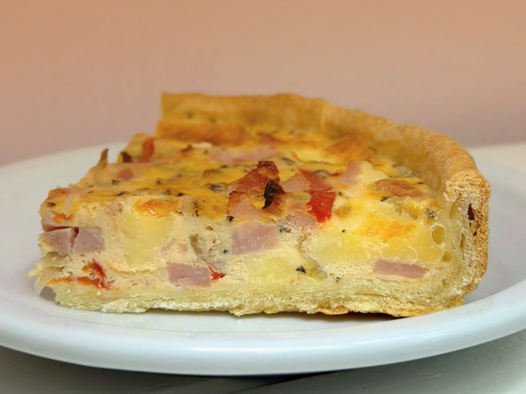 Porcion de Tarta de Jamon y Queso.