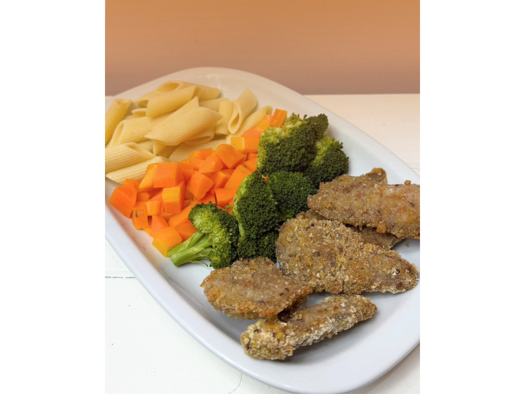 Bastones de Carne con Ensalada