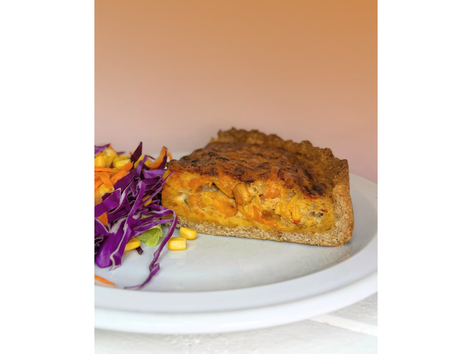 Porcion de Tarta de Calabaza Roquefort y Nuez. de BOWLÉ