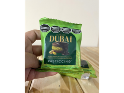 Alfajor Dubai crema de Pistacho y Chocolate Amargo