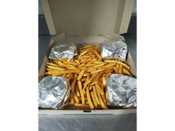 4 CHEESE BURGER+ PAPAS FRITAS