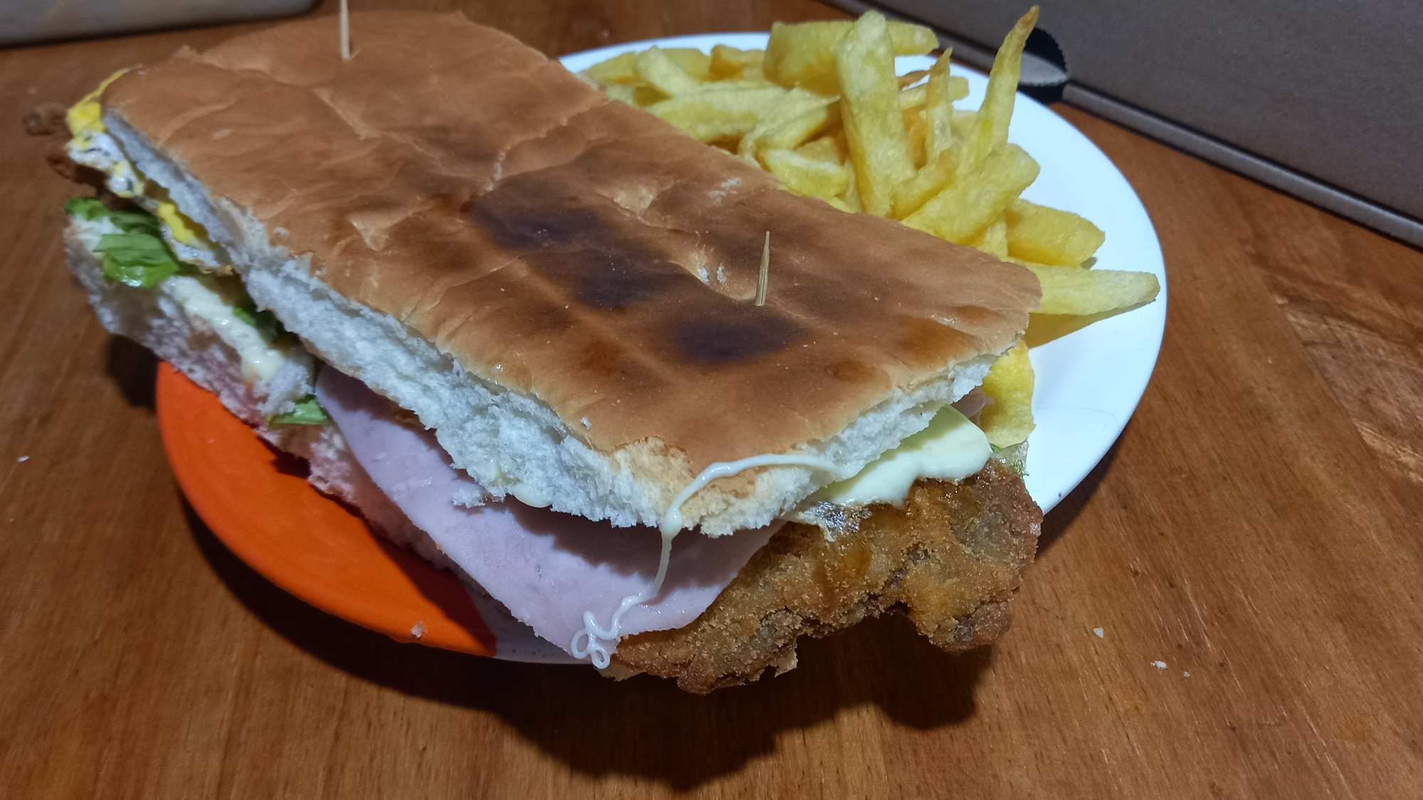 SANDWICH  DE MILANESA + PAPAS