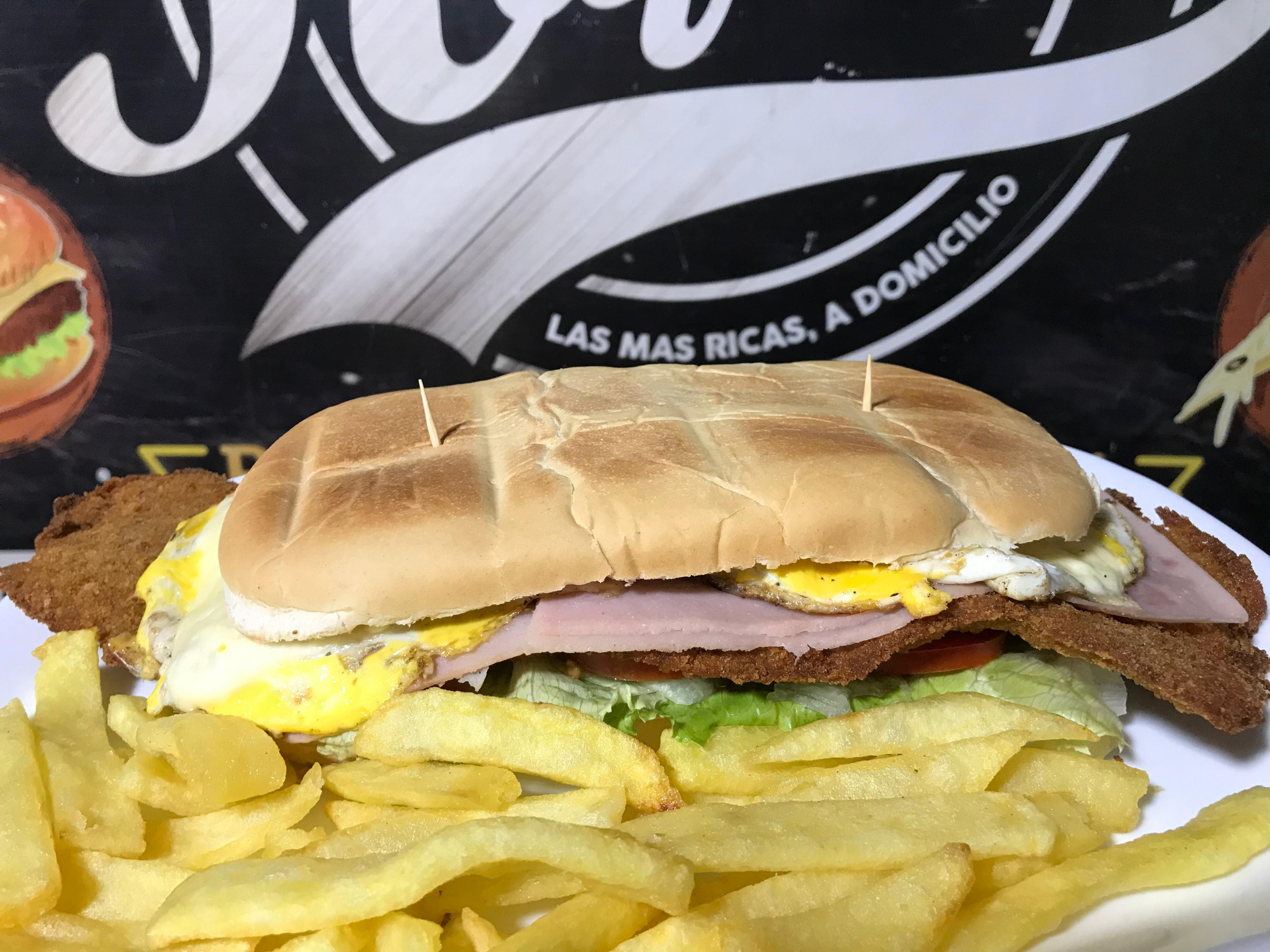 Sandwich de milanesa especial + papas