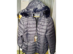 Campera con piel de peluche y capucha