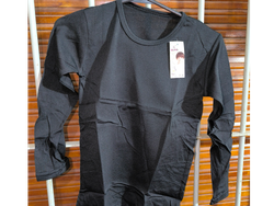 Camiseta de color negra de 7 a 8 años