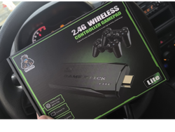 Videojuego con 10000 juegos solo conectando un modem al HDMI de tu tv. Con dos jostick para pasarla bomba