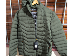 Campera inflable talle XXXL con capucha.