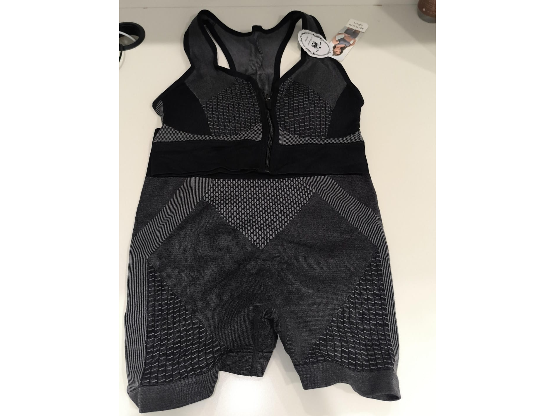 Conjunto deportivo negro