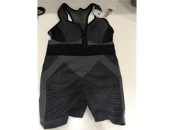 Conjunto deportivo negro
