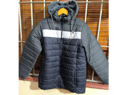 Campera inflable talle L de color azul.