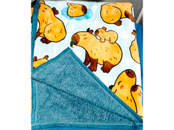 Manta CAPIBARA con corderito de color celeste