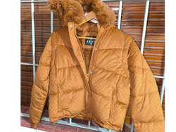 Campera chaleco de color marrón talle M capucha y mangas desmontables