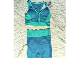 Conjunto deportivo top con cierre con short color azul y verde