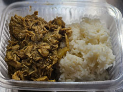Pollo al curry con arroz jazmín