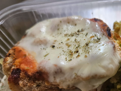 Milanesa de peceto a la napolitana con pure de papa