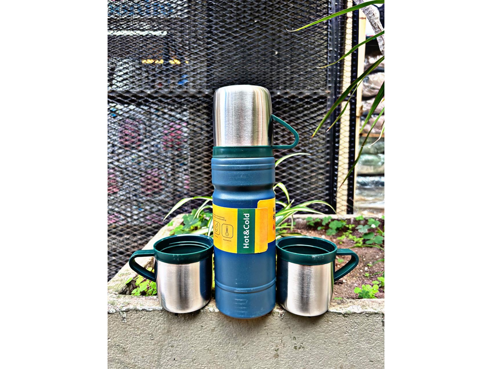 TERMO 680ML CON 3 TAZAS EN CAJA