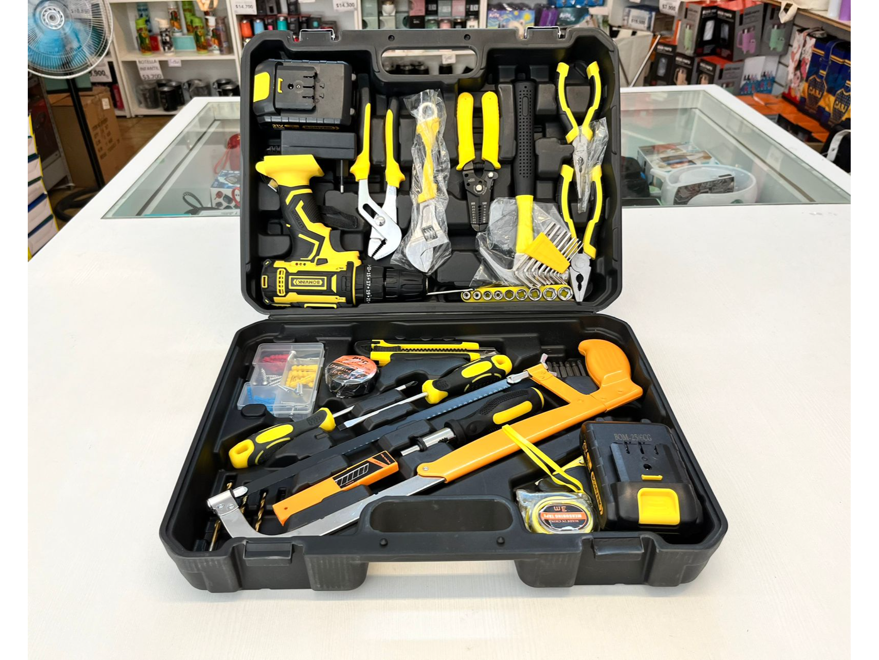 TALADRO CON HERRAMIENTAS BOM-9909