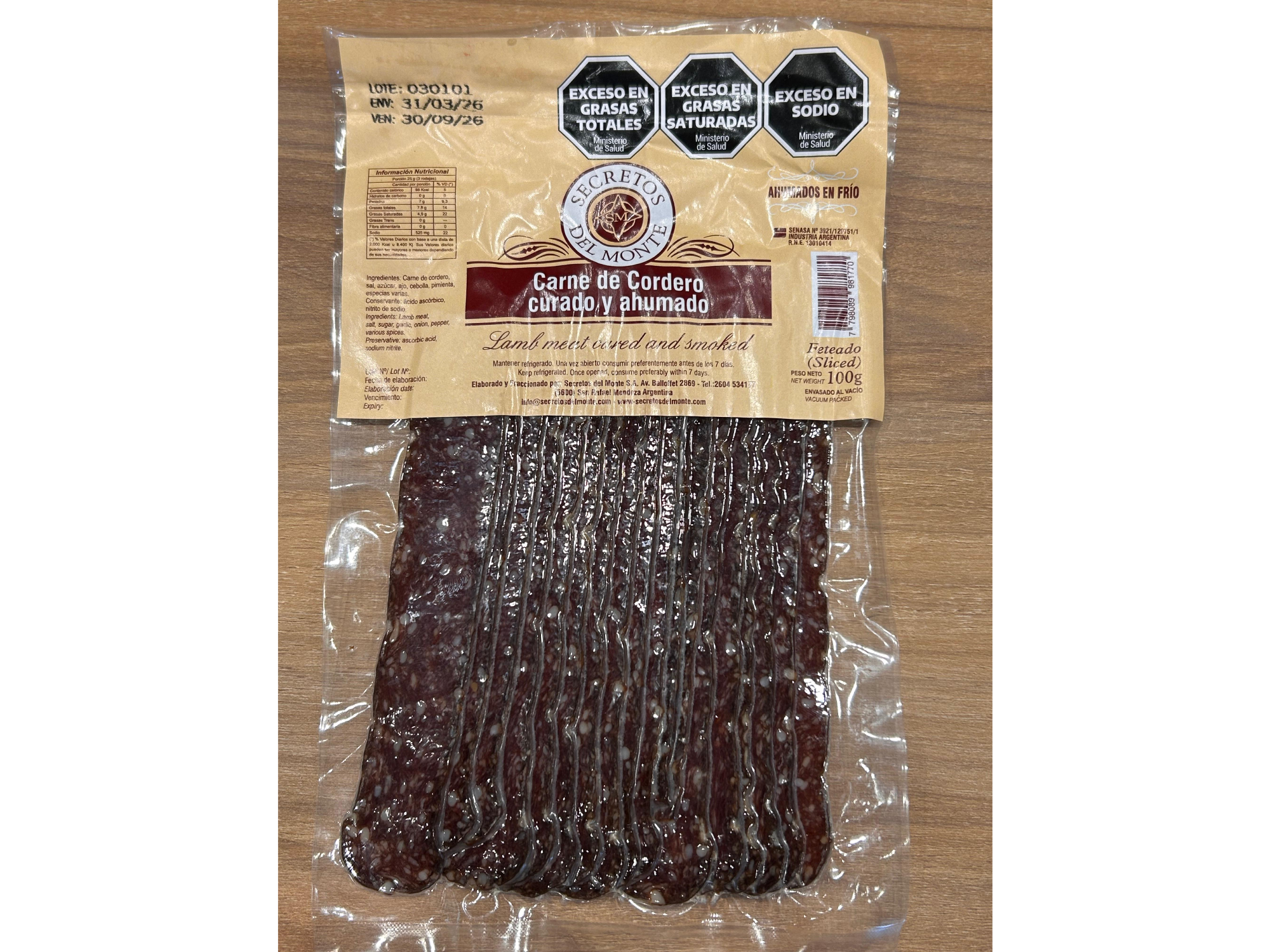 Carne de cordero ahumado y curado