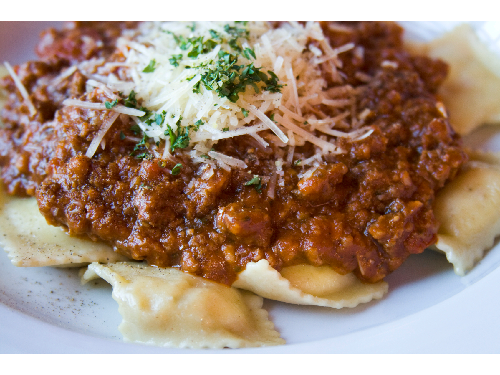 Ravioles con Bolognesa