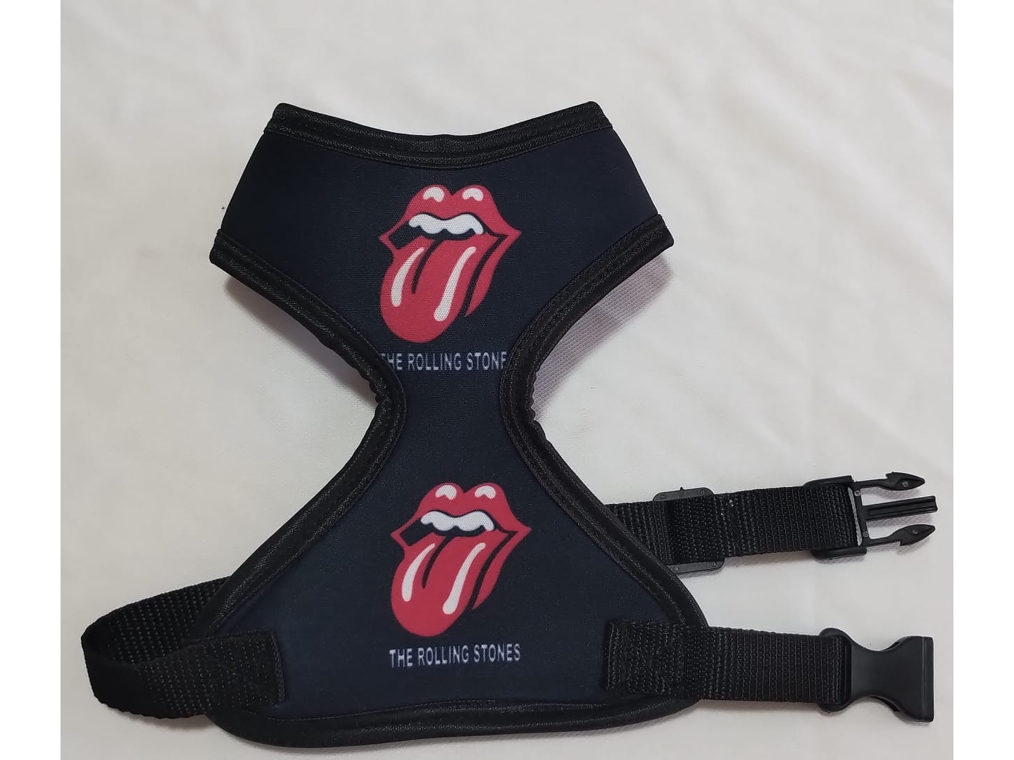 PECHERAS ROCKERAS SIMIL NEOPREN REGULABLE(bandas varias )